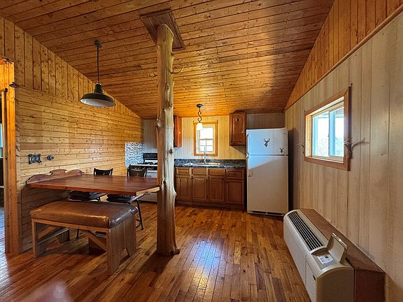4th image of 3839 Roundtop Cir