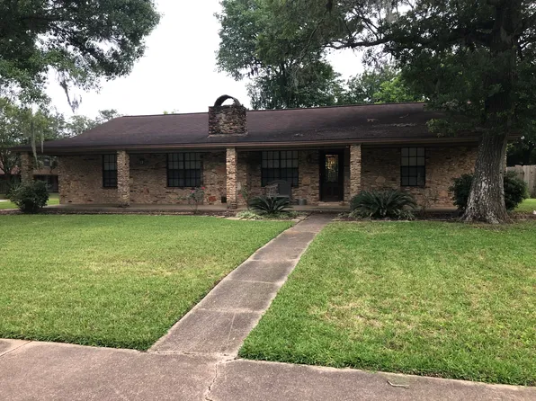 436 Huckleberry Dr, Lake Jackson, TX 77566