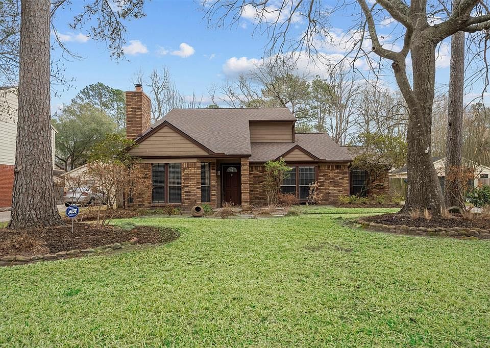 Welcome to 2614 Silver Falls! This charming home is tucked away in Hunters Ridge Village. The upgraded home is inviting and ready to welcome you home!