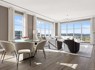 100 Garvies Point Road #1324, Glen Cove, NY 11542