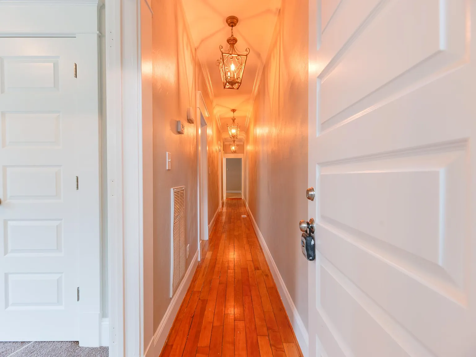 3 bed, 950 sqft, $1,700 — Photo 3