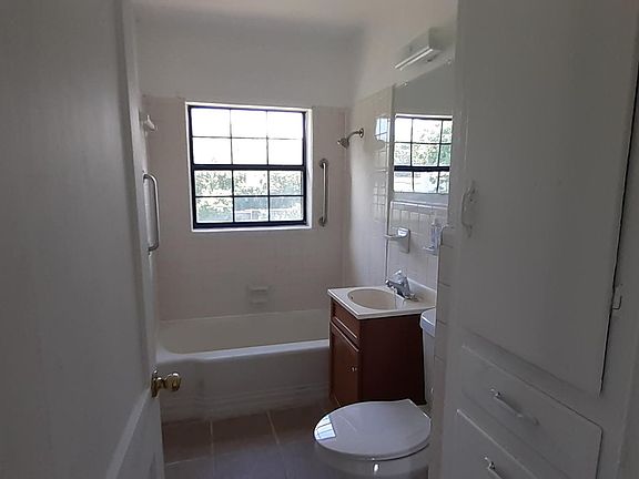 4th image of 662 McLaughlin Ave