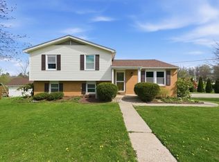 100 Tory Rd, Coraopolis, PA 15108