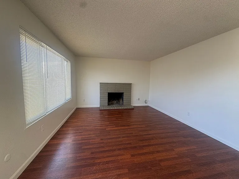 7557 Lemarsh Way — Photo 3