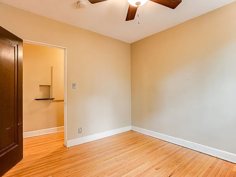 2884 Irving Ave S — Photo 15