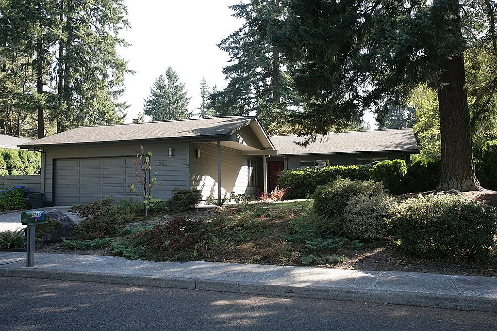 4260 Chapman Way photo 1