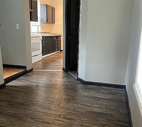 3rd image of 619 Mulberry St