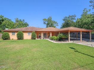 4306 Robinway Dr, Moss Point, MS 39563