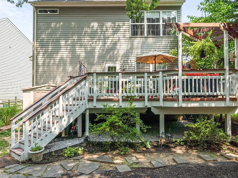 8159 Landfall Ct — Photo 44