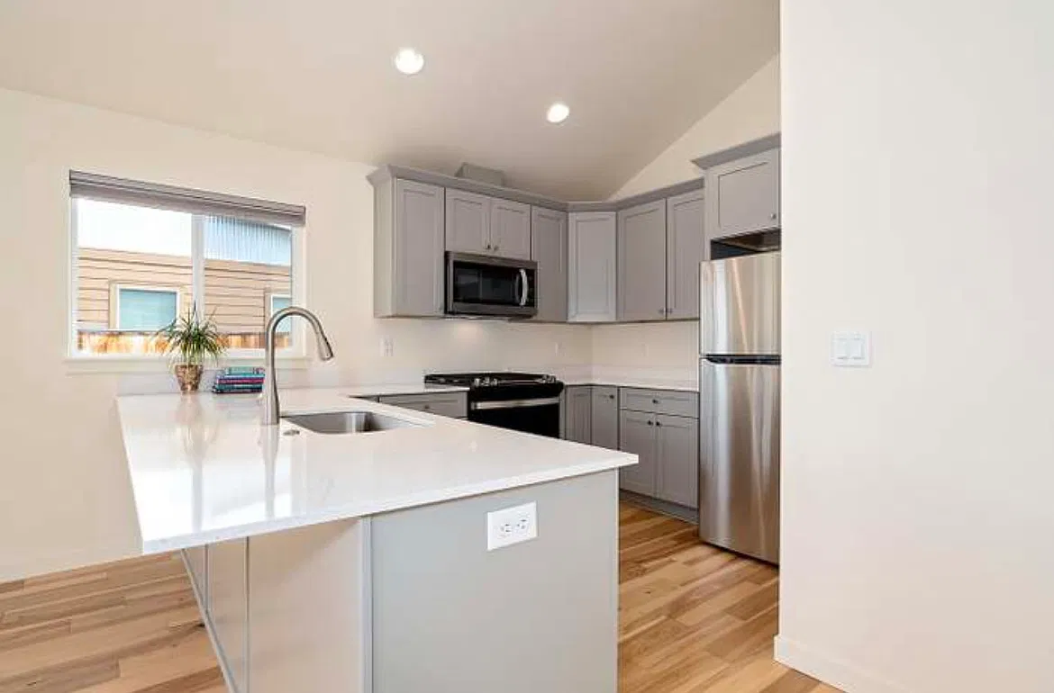 2 bed, 1232 sqft, $2,300 — Photo 4