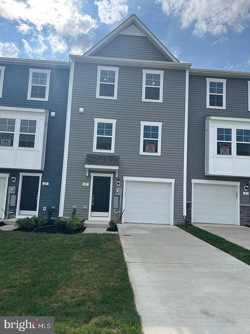 4 bed, 2.5 bath, 1655 sqft, $1,900 — Photo 2