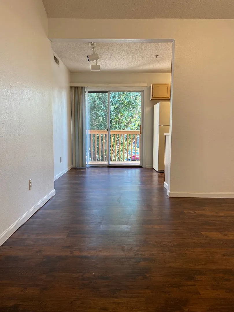 Condominium in FoxPointe — Photo 2