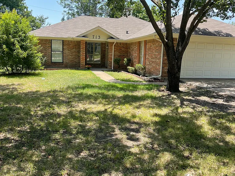 713 Meadowdale Dr — Photo 1