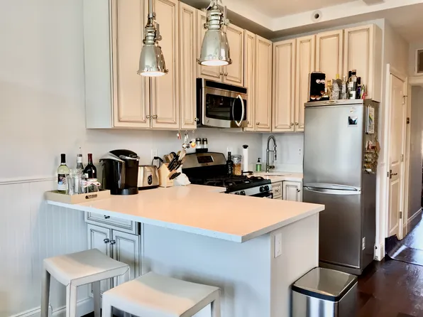 12 Grove St APT 3, Boston, MA 02114