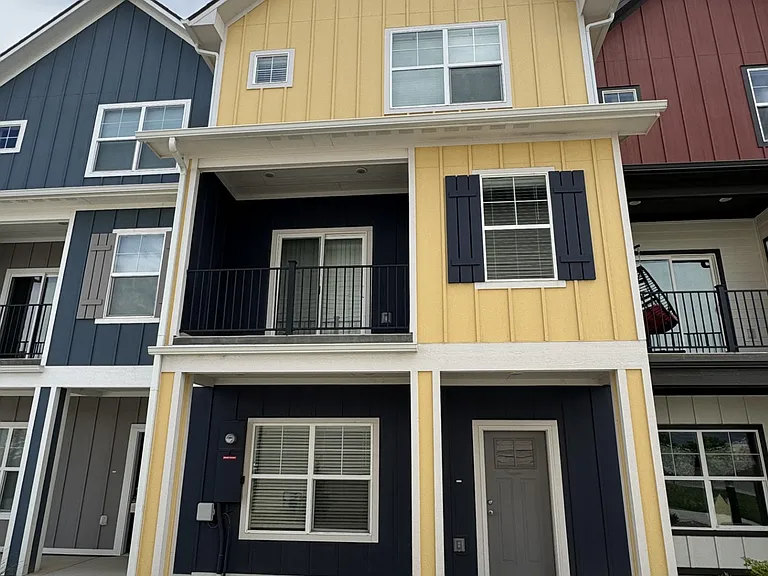 613 Chimney Rock Ln #C — Photo 2
