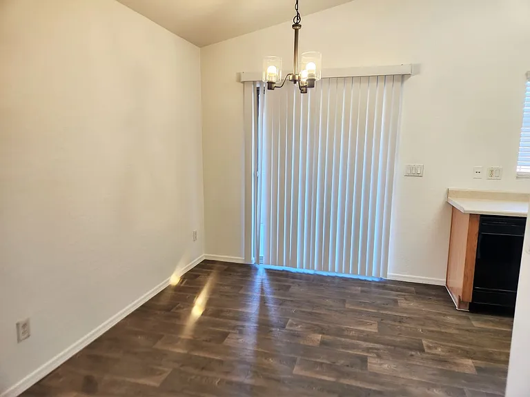 12574 W Lisbon Ln — Photo 5