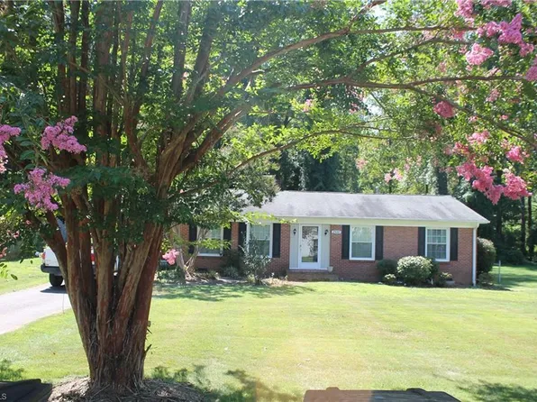 2880 Marguerite Park Dr, Winston Salem, NC 27106
