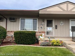 25386 Potomac Dr #7, South Lyon, MI 48178