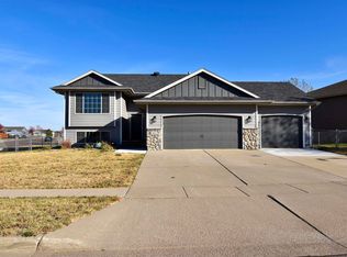 7612 W Grinnell Cir, Sioux Falls, SD 57106