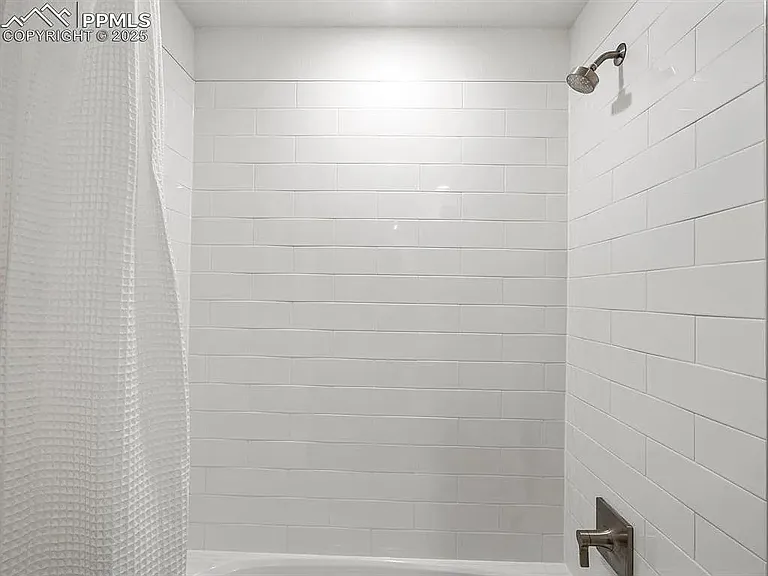 888 Beckton Hts — Photo 27