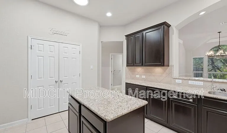 842 Santa Cruz — Photo 7