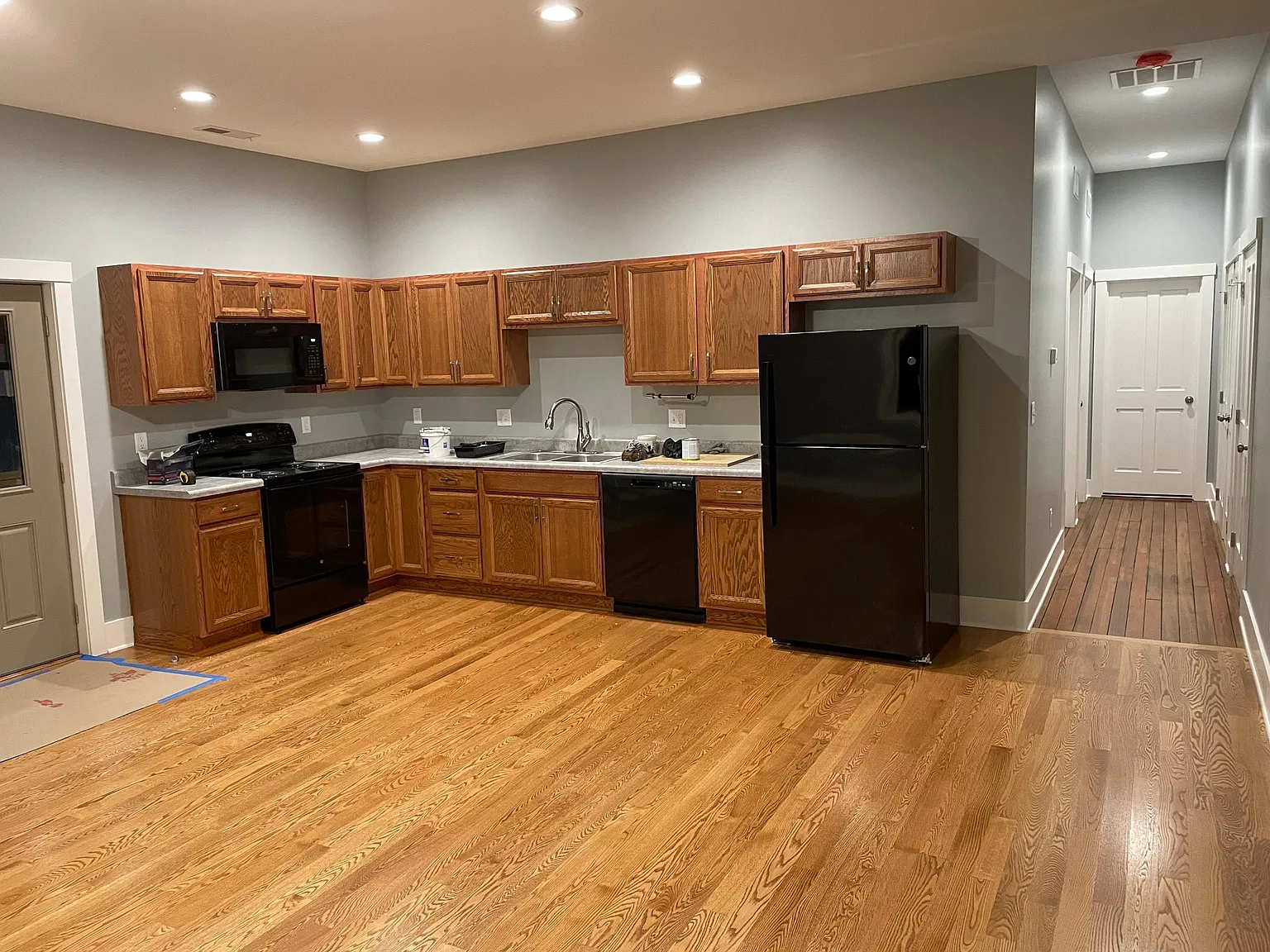 204 E Broadway Ave — Photo 1