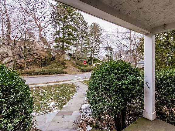 3rd image of 62 Pinebrook Dr