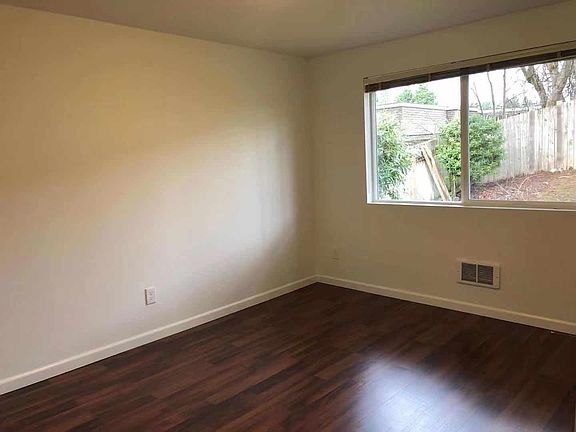 5th image of 14510 NE 6th Pl APT 3