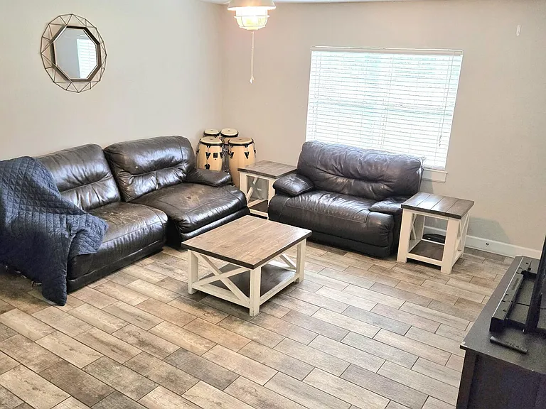 615 Luna Ct — Photo 5