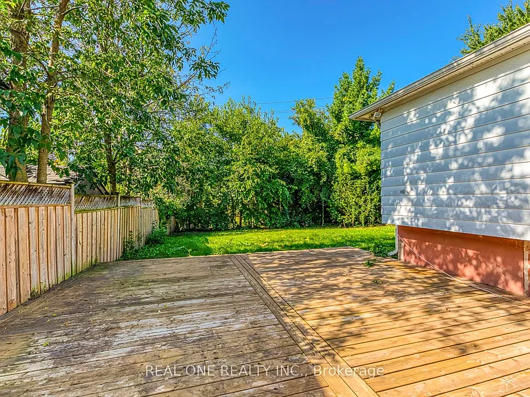 604 Bridle Wood — Photo 34