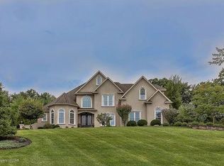17 Kipling Dr, Moosic, PA 18507