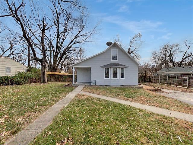 1st image of 905 NE Lindberg Dr