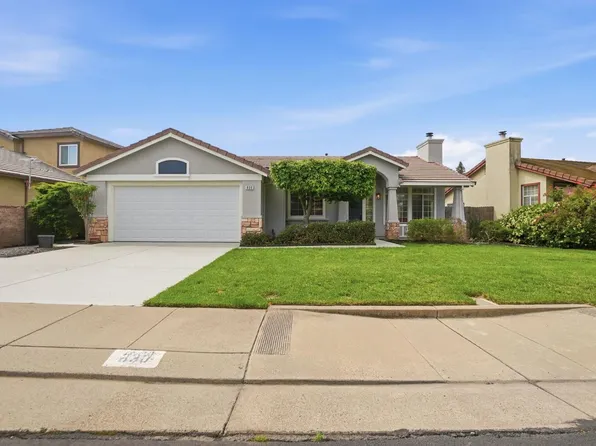 830 Sugar Pine Dr, Lathrop, CA 95330