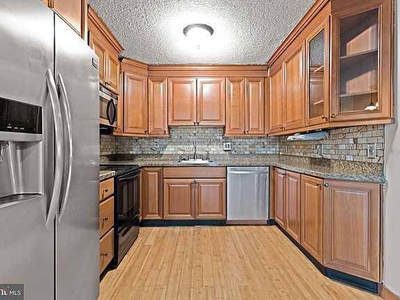 5th image of 212 Plumbridge Dr
