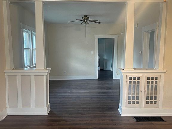 4th image of 115 N Elm St