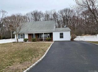 63 Hastings Dr, Stony Brook, NY 11790