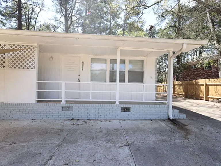 2202 Dering Cir NE #1 — Photo 2