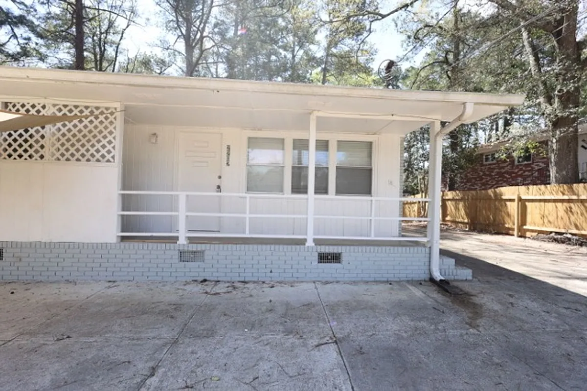 Building Photo - 2202 Dering Cir NE #1