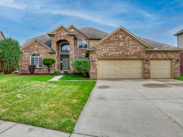 39710 W Offshore Dr, Harrison Township, MI 48045