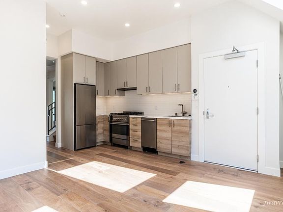 5th image of 37 Grace St #403