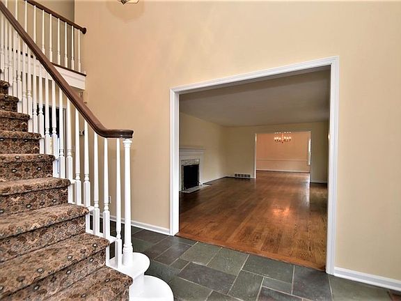 4th image of 32615 Creekside Dr