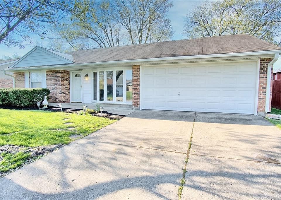 1st image of 75 Bradley Dr