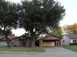 2330 Sheriff Dr, Grand Prairie, TX 75051