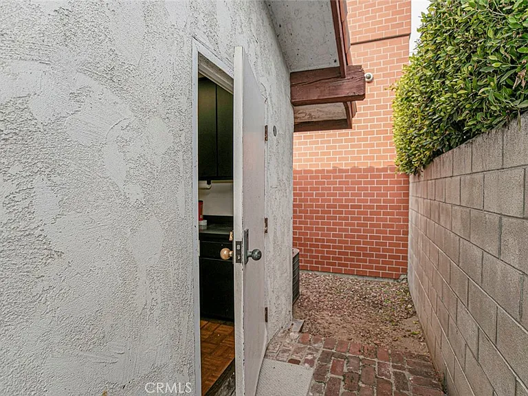 208 S Louise St — Photo 32