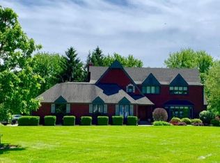 295 Fox Hunt Trl, Barrington, IL 60010