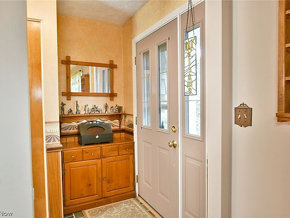 3rd image of 5923 Doris Jean Dr NW