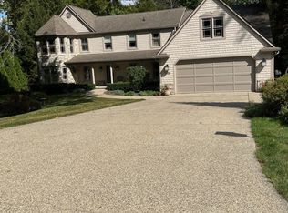 2888 Parkway Pl, Hartland, MI