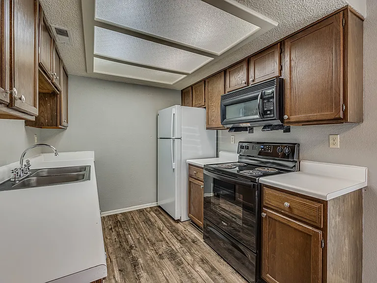 Lexington Commons - Renovated Kitchen