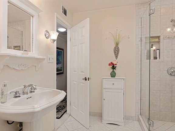 2nd image of 255 Huntington Ave