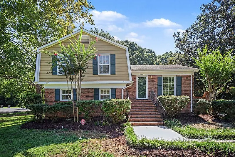 4 bed, 2.5 bath, 1636 sqft, $2,000 — Photo 1